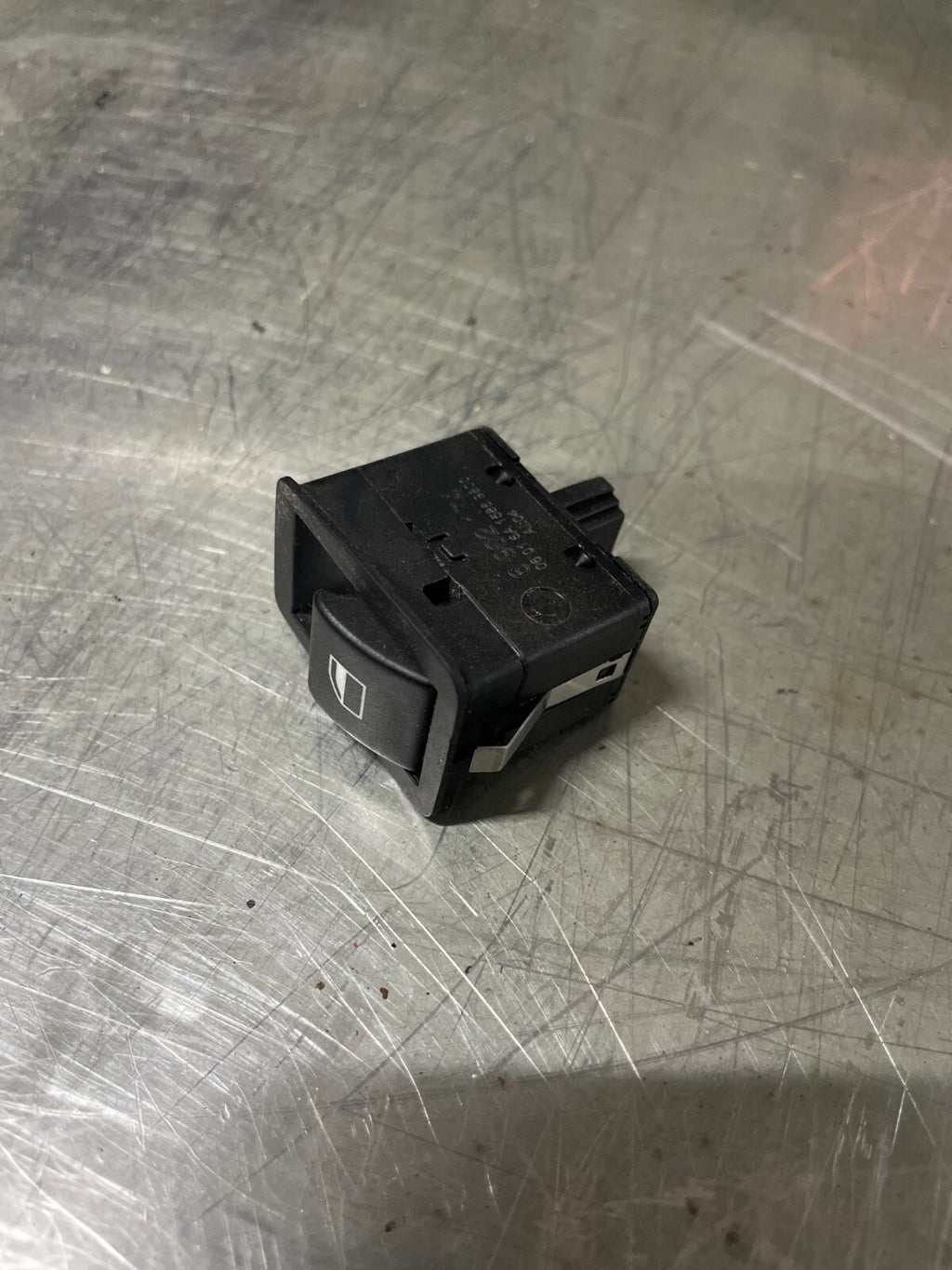 61318368921 61316902174 - BMW Rear Window Switch Sedan/Touring