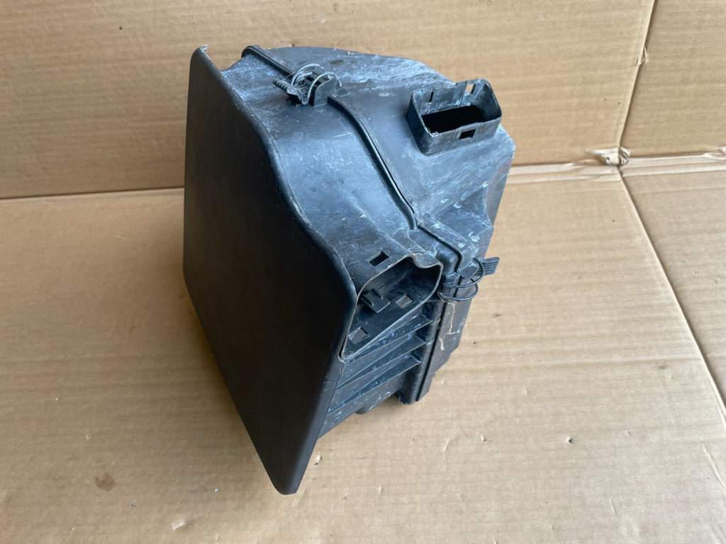 13717501971 - BMW E46 E83 LCI 6-Cylinder Airbox 320 325