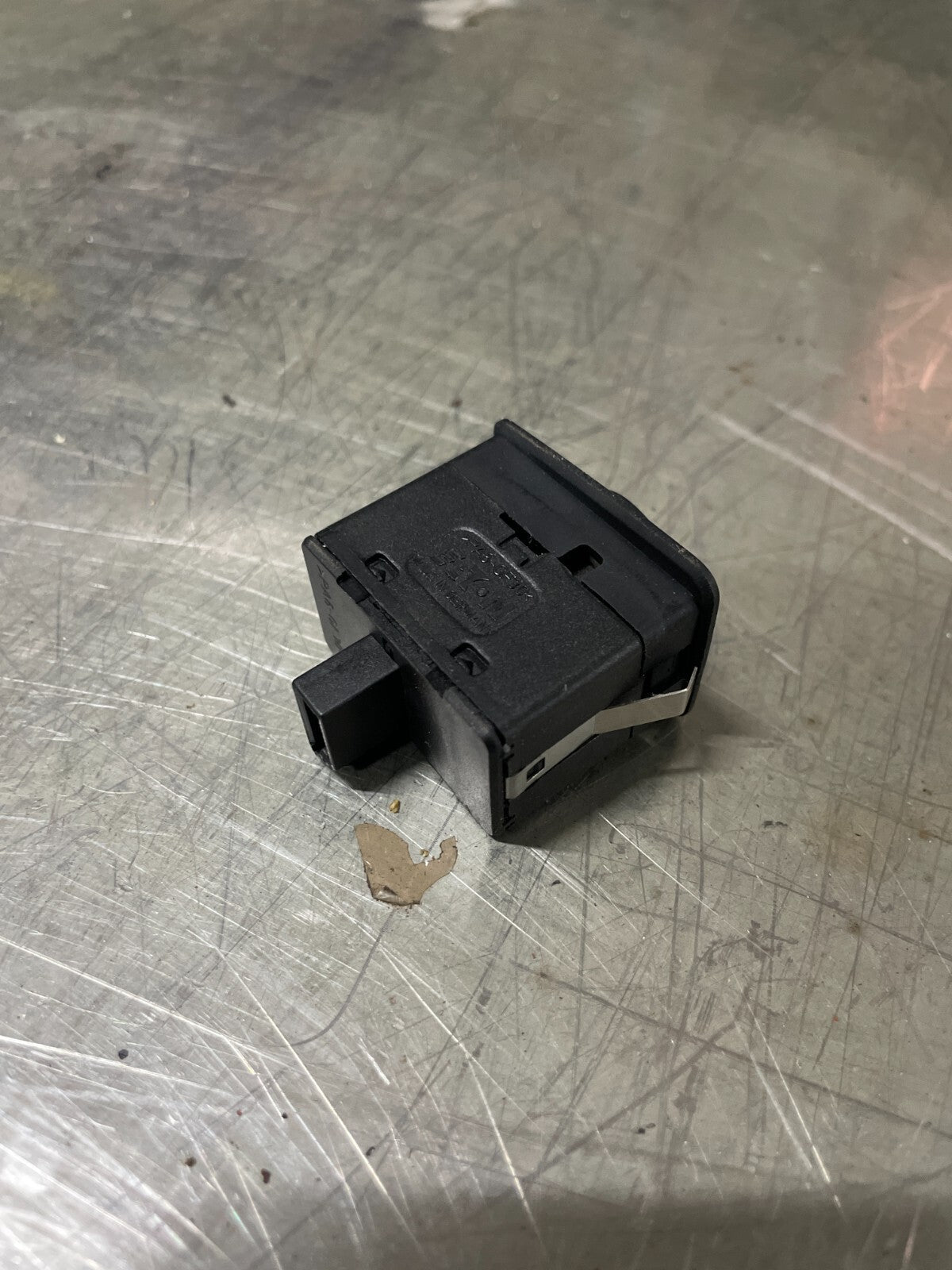 61318368921 61316902174 - BMW Rear Window Switch Sedan/Touring