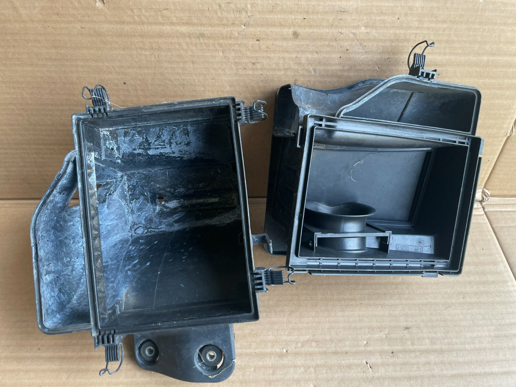 13717501971 - BMW E46 E83 LCI 6-Cylinder Airbox 320 325