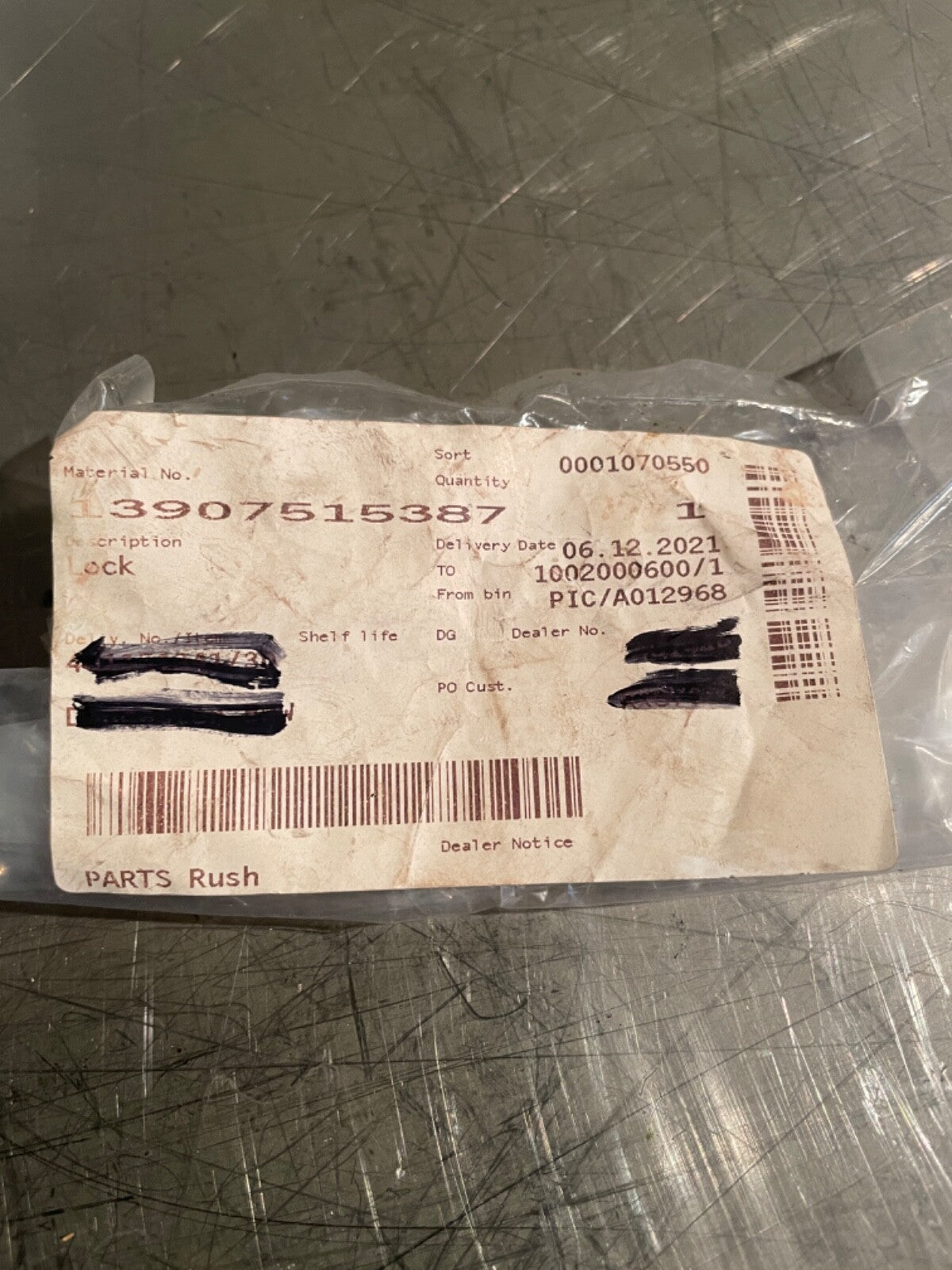 13907515387 - Genuine Brand New BMW Vacuum Port Cover Lock N20 N55