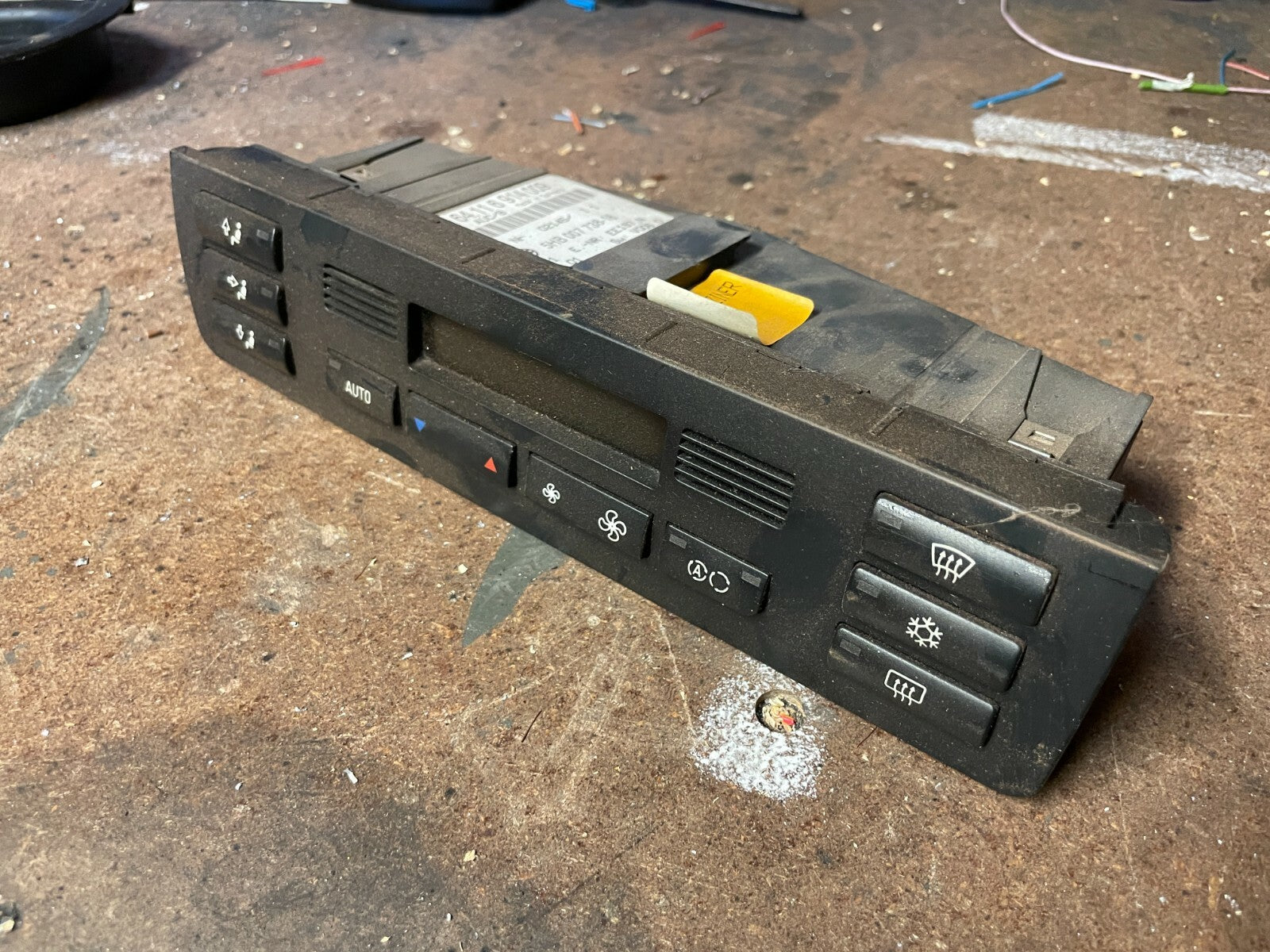 64116914009 - BMW E46 Climate Control A/C Buttons