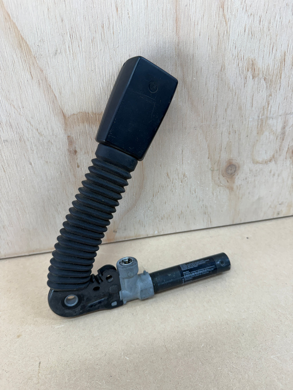 8257787 - Genuine Used E46 E63 Front Passenger Left Seat Belt Buckle Tensioner