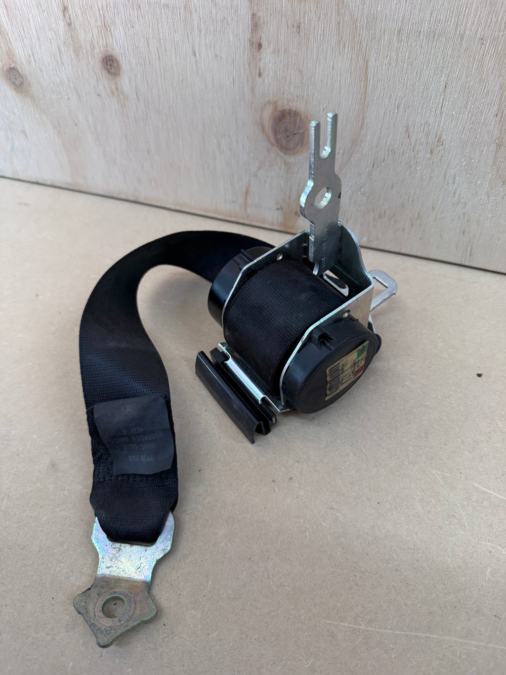 72118202591 / 566244901 - Genuine Used E46 E63 Rear Left/Right Seat Belt