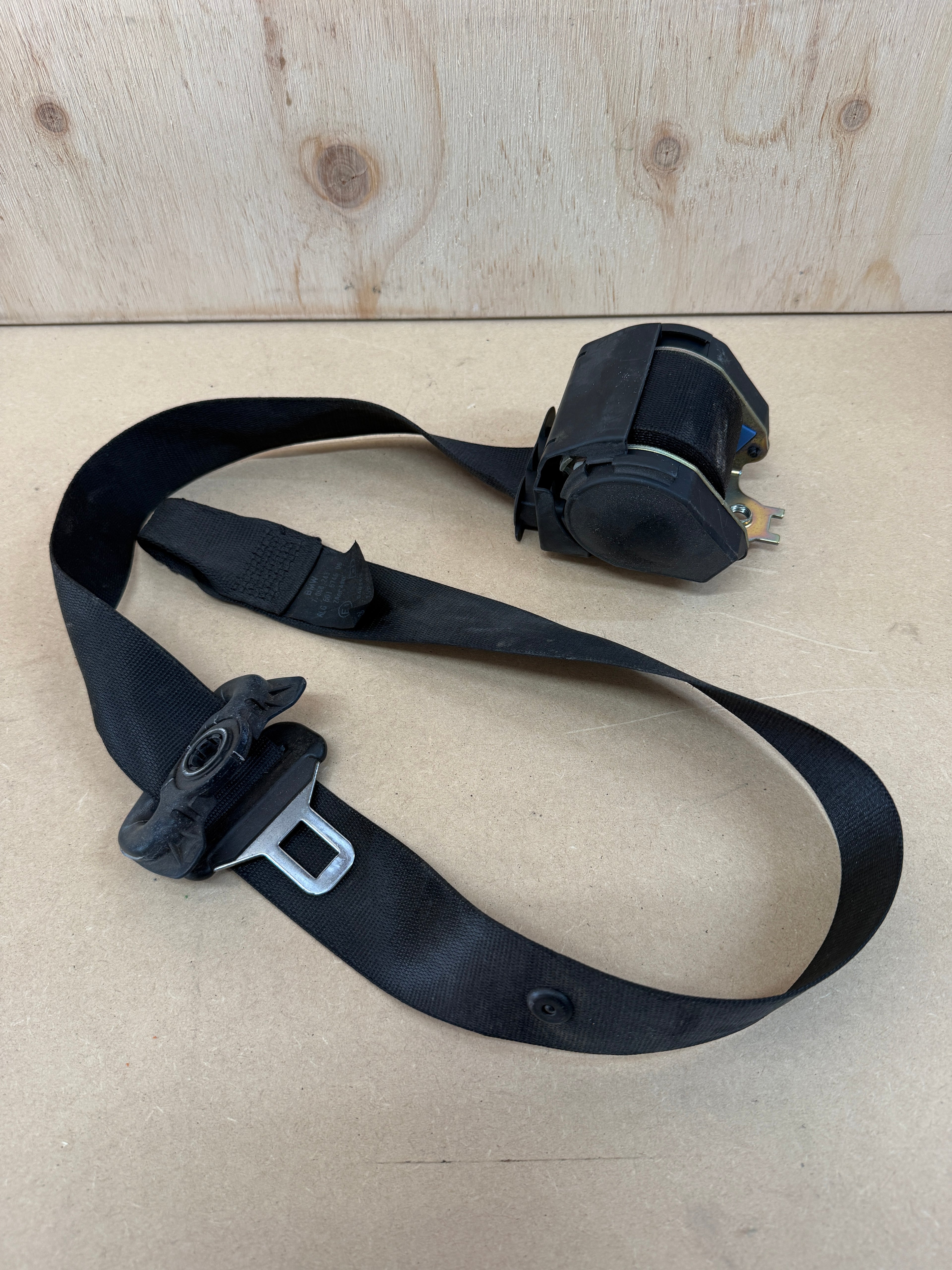 72117068243 / 560493701 - Genuine Used E46 Left/Passenger Front Seat Belt