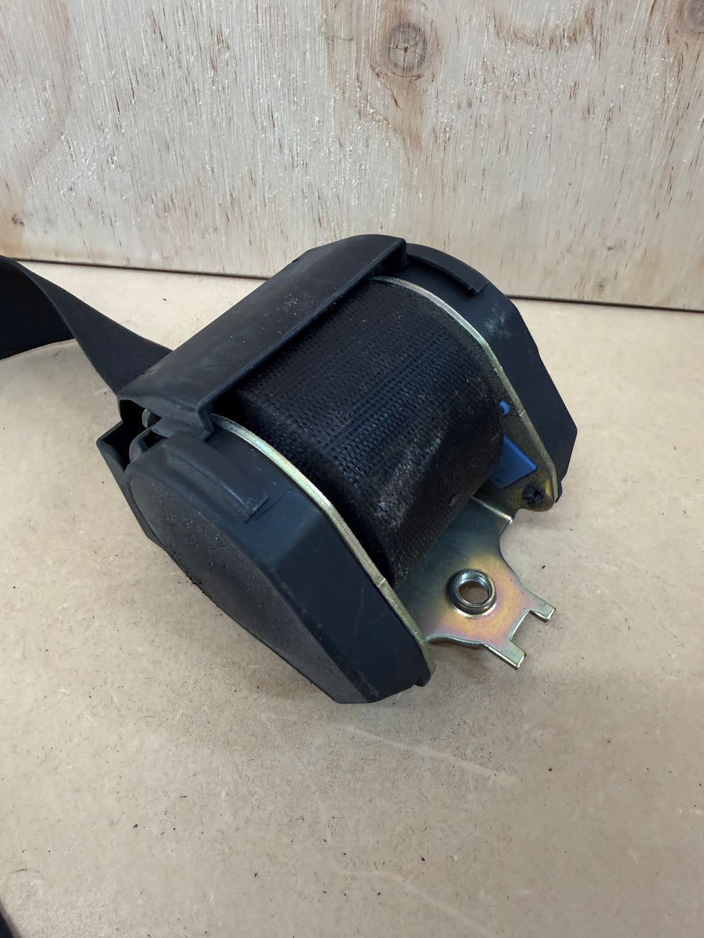 72117068243 / 560493701 - Genuine Used E46 Left/Passenger Front Seat Belt
