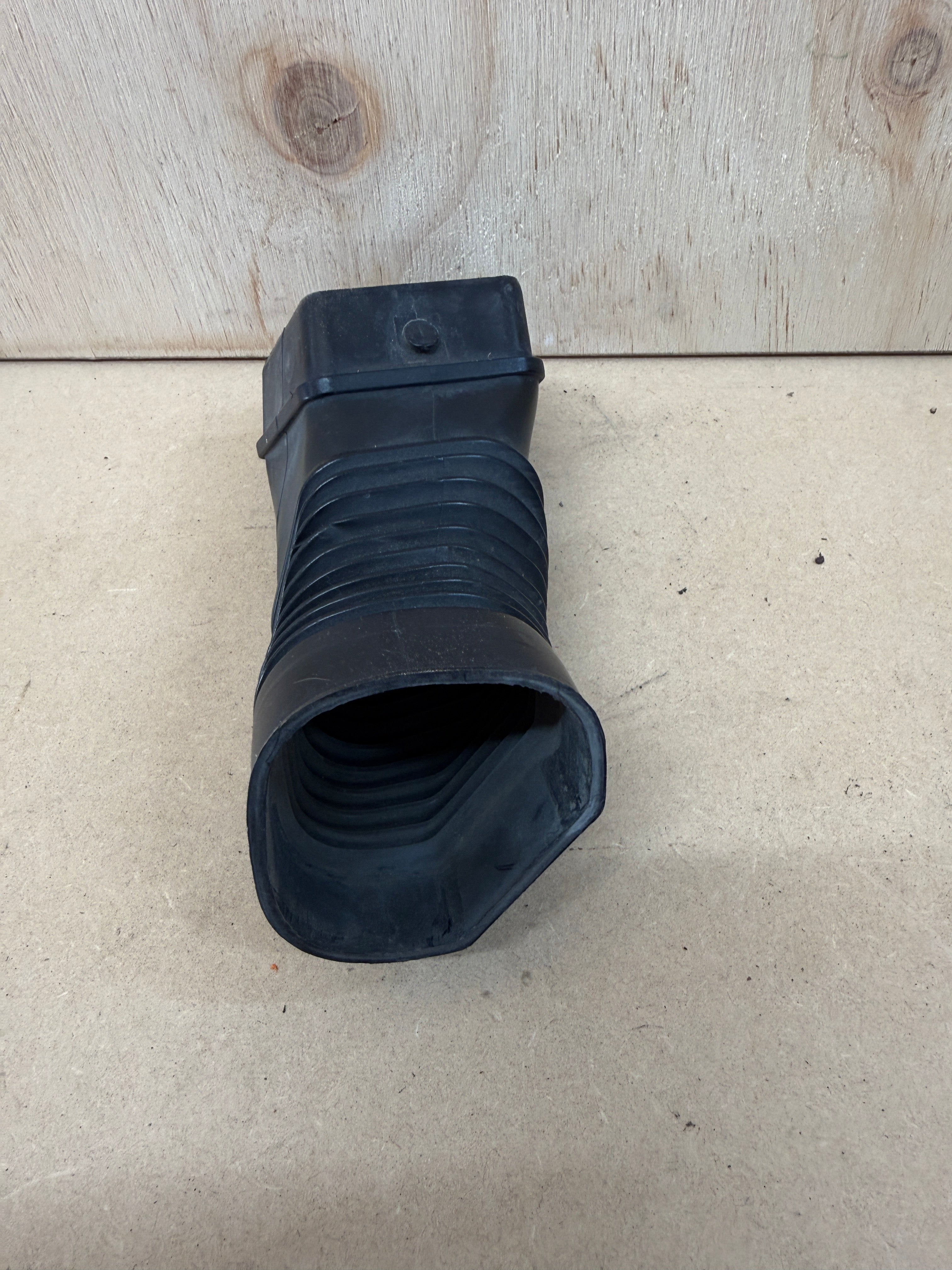 13711438768 - Genuine Used BMW E46 E83 Airbox Air Duct Pipe Infeed M52