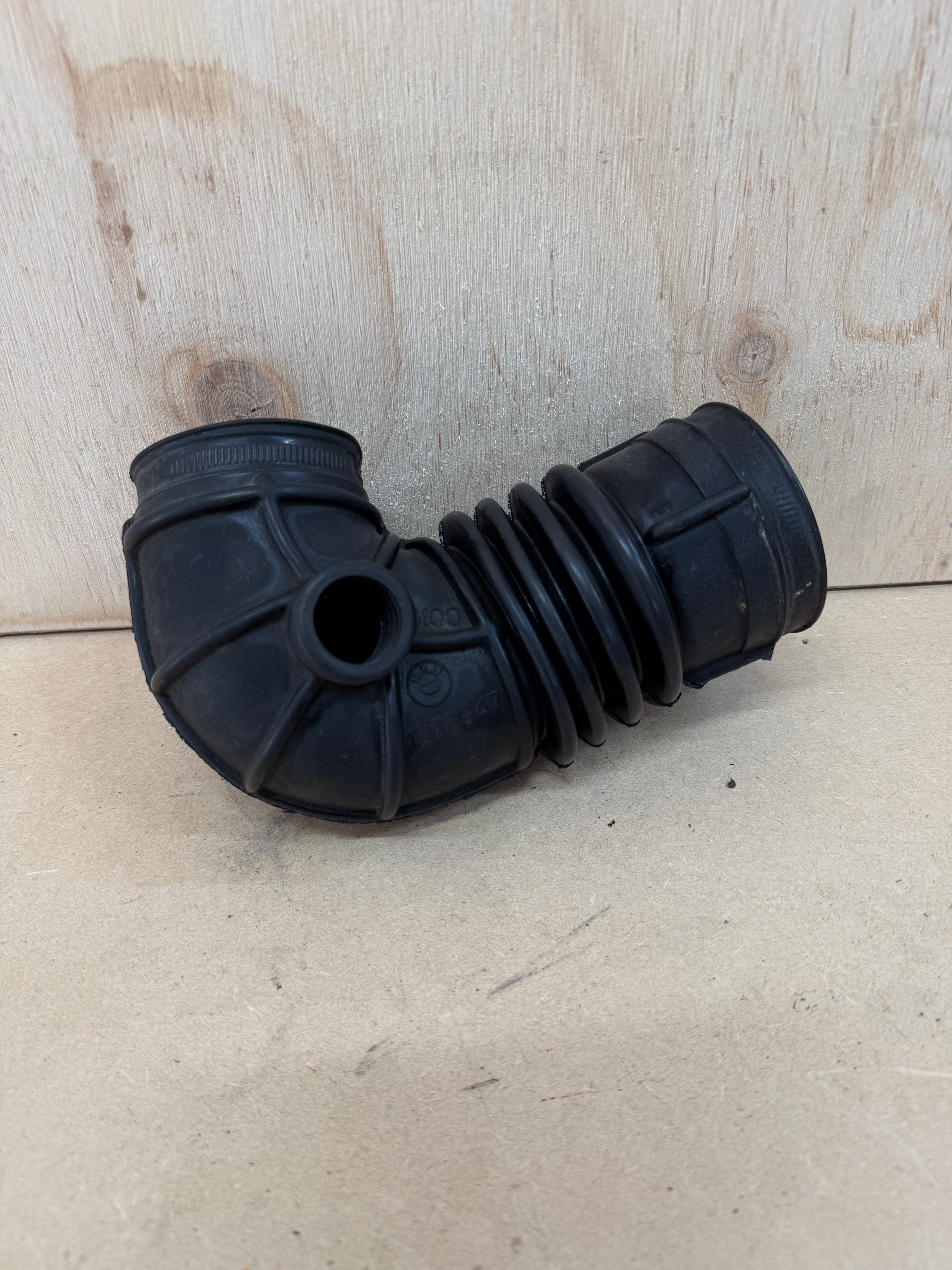 13541285237 - Genuine BMW Used E30 E28 M10 Intake Boot